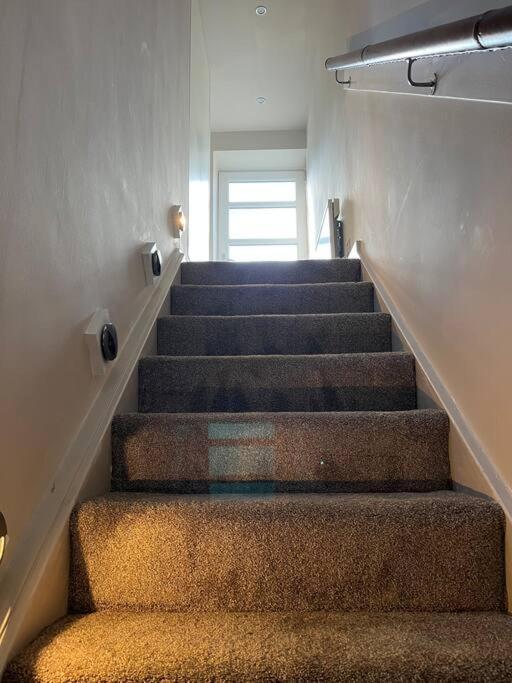 Gorgeous 2 Bed Loft Style Apartment Manchester Exterior photo