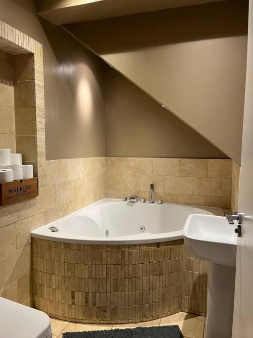 Gorgeous 2 Bed Loft Style Apartment Manchester Exterior photo